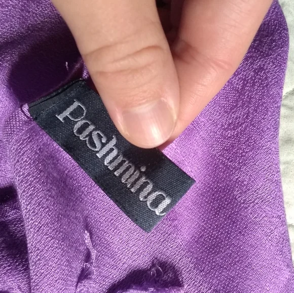 Pashmina scarf, warm tone purple - Picture 5 of 6